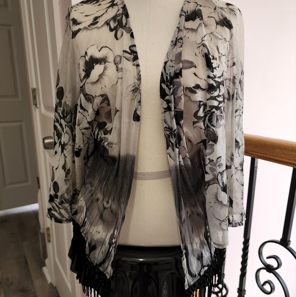 Black ans white floral cape